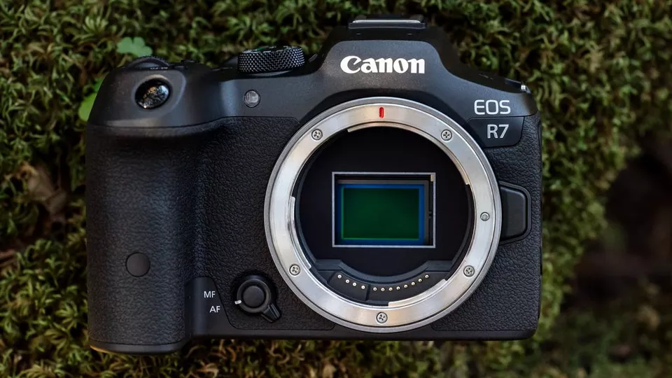 Mirrorless Camera Canon R7